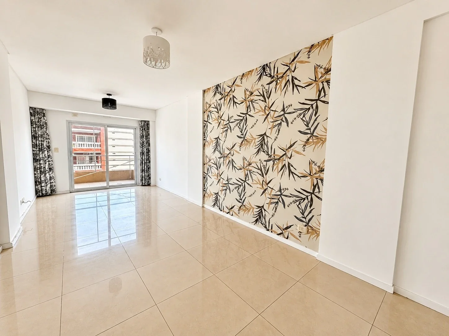 Alquiler departamento de 4 ambientes con 2 cocheras en Caballito - Imagen 1