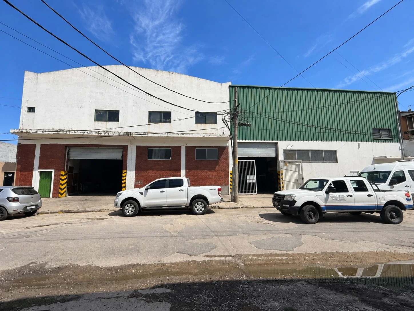 Depósito en venta con montacarga cocheras 1700mts Lanus - Imagen 2