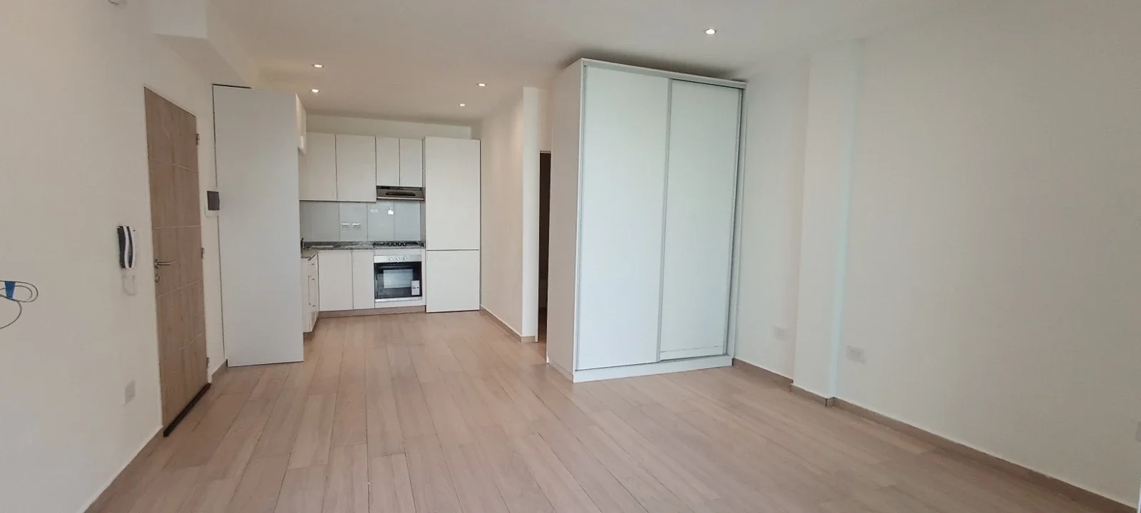 Alquiler departamento monoambiente con patio Belgrano - Imagen 4