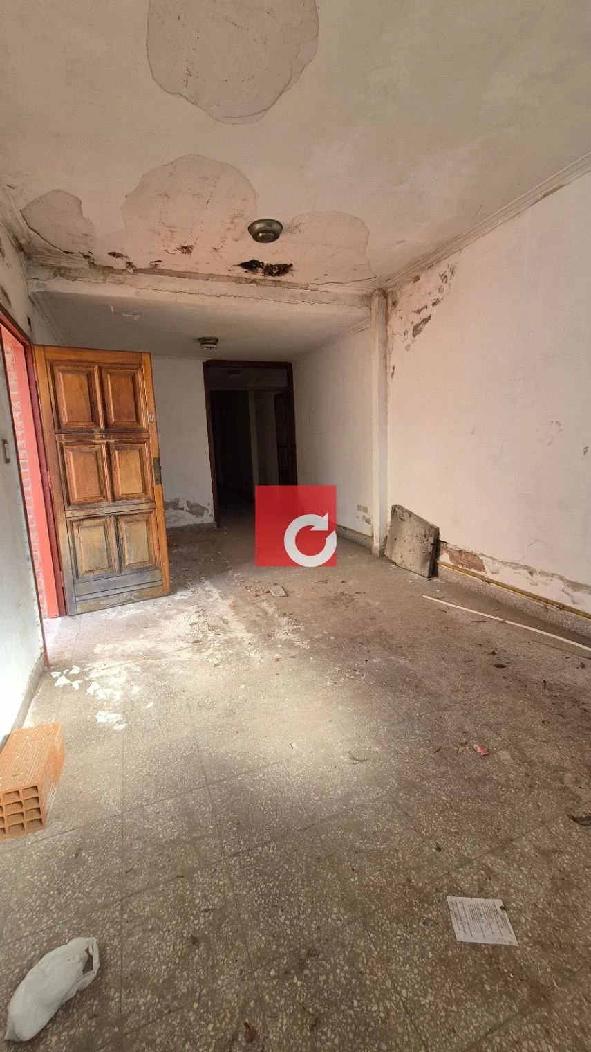 Calle 24 e/ 47 y 48 - CASA a refaccionar - Imagen 4