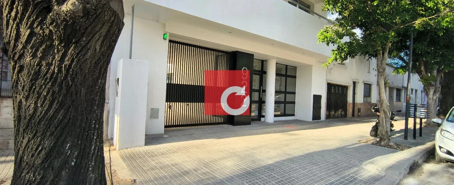 23 E/50 y 51-Depto de categoría. Un dormitorio en suite. Parque San Martín - Imagen 2