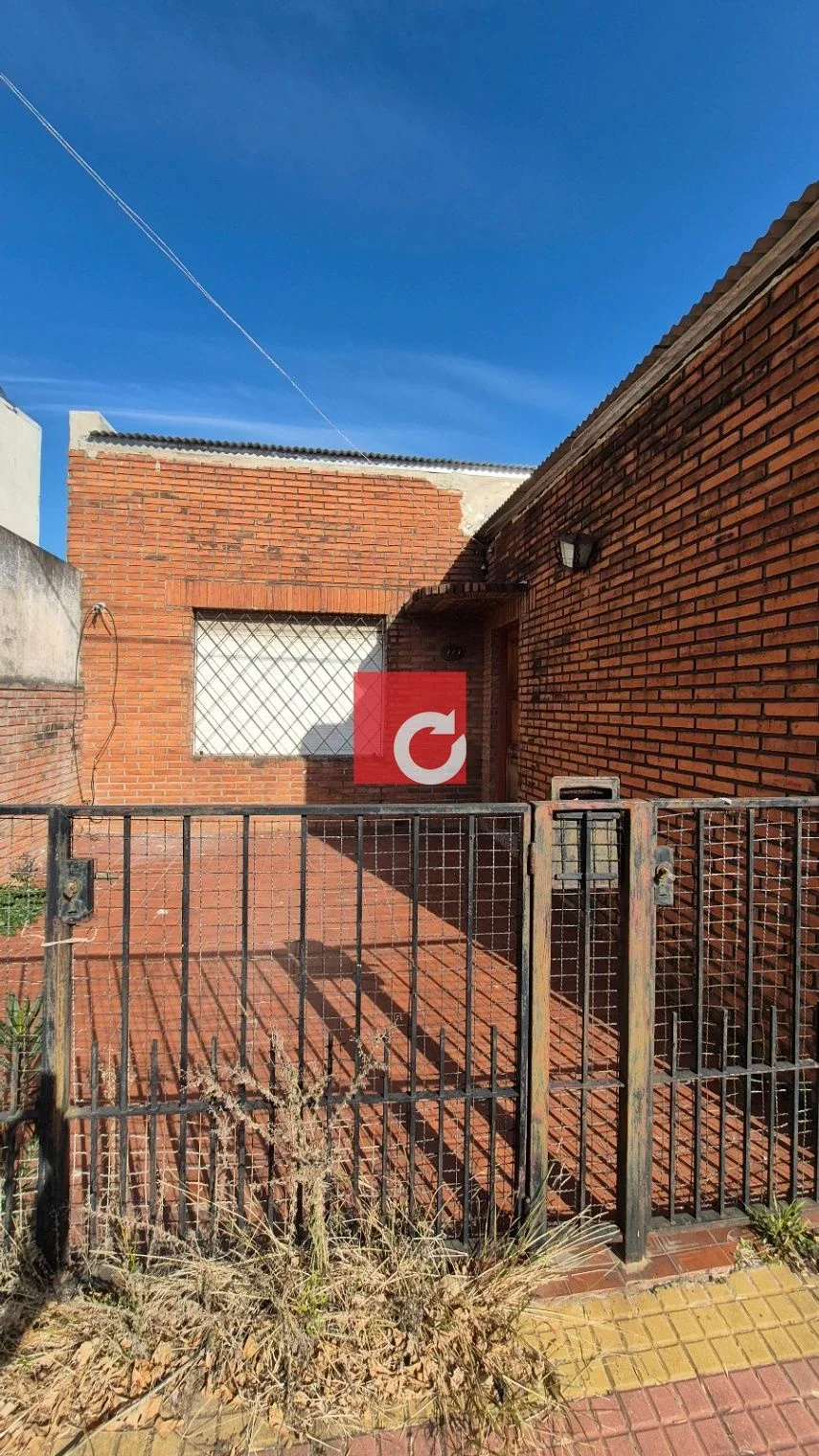 Calle 24 e/ 47 y 48 - CASA a refaccionar - Imagen 3