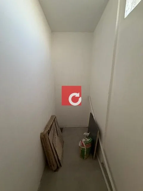 EXCELENTE PISO DE CATEGORIA CON VISTA A LA PLAZA  MALVINAS - Imagen 4