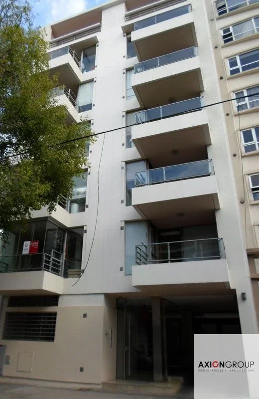 Departamento en alquiler de dos dormitorios c/ cochera en La Plata - Imagen 1