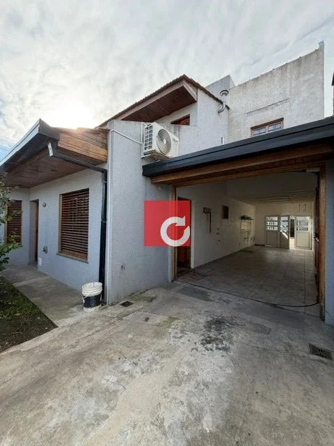 IMPORTANTE CASA A LA VENTA DE 4 DORMITORIOS+PATIO CON PISCINA+ QUINCHO - Imagen 3