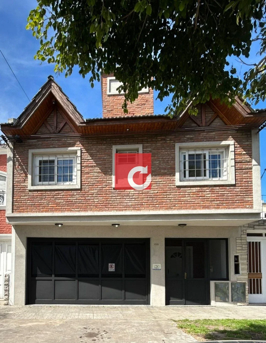 Casa en alquiler 3 dormitorios c/ cochera en La Plata - Imagen 1