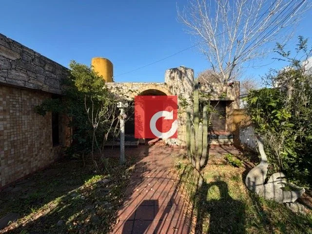 Venta de casa de 3 Dormitorios + cochera + jardín + piscina + quincho - Imagen 5