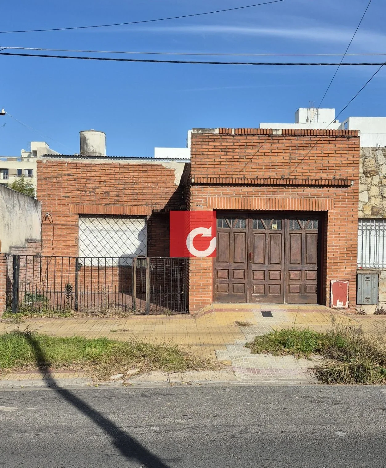 Calle 24 e/ 47 y 48 - CASA a refaccionar - Imagen 1