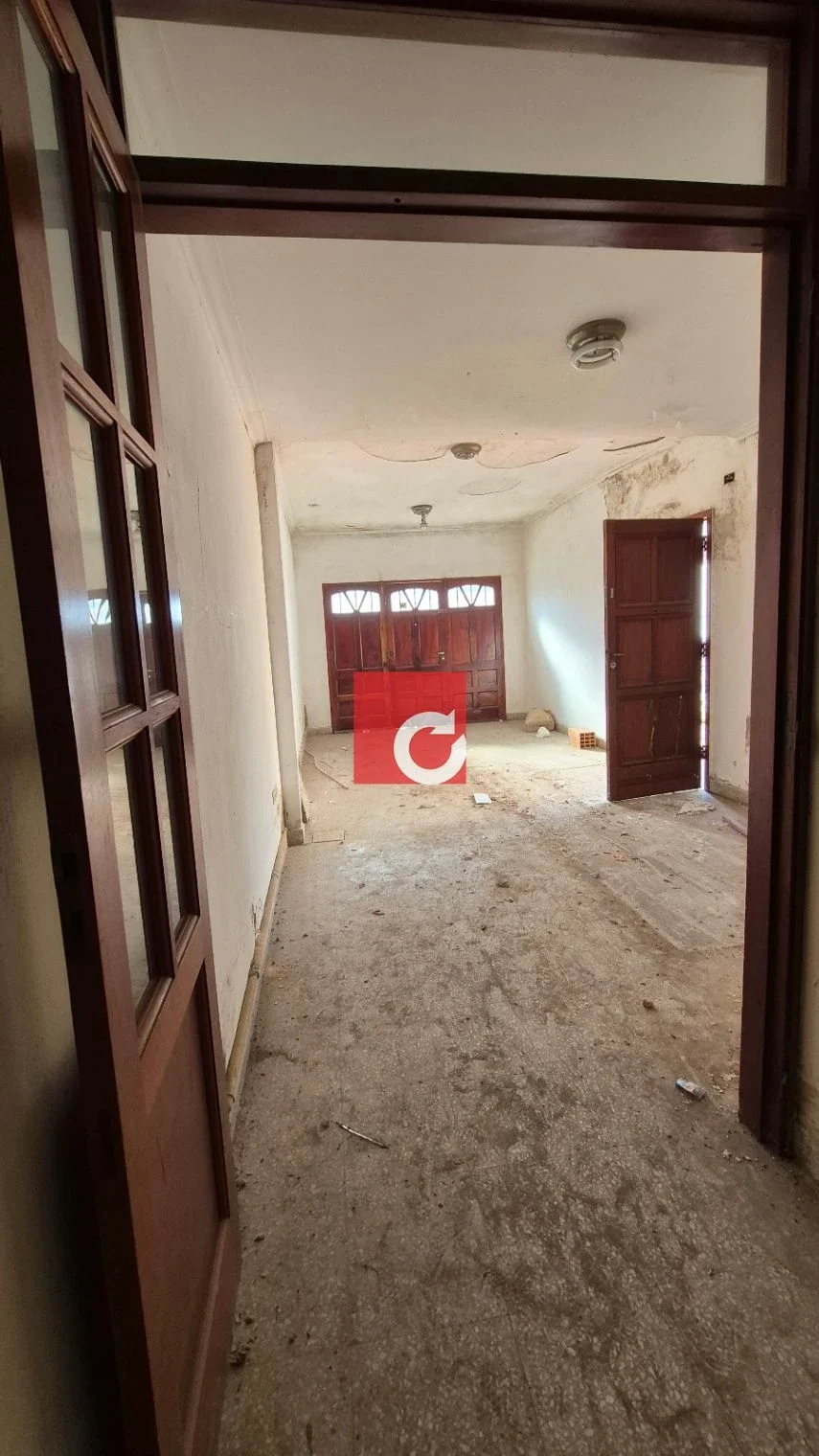 Calle 24 e/ 47 y 48 - CASA a refaccionar - Imagen 5