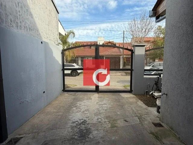 IMPORTANTE CASA A LA VENTA DE 4 DORMITORIOS+PATIO CON PISCINA+ QUINCHO - Imagen 5