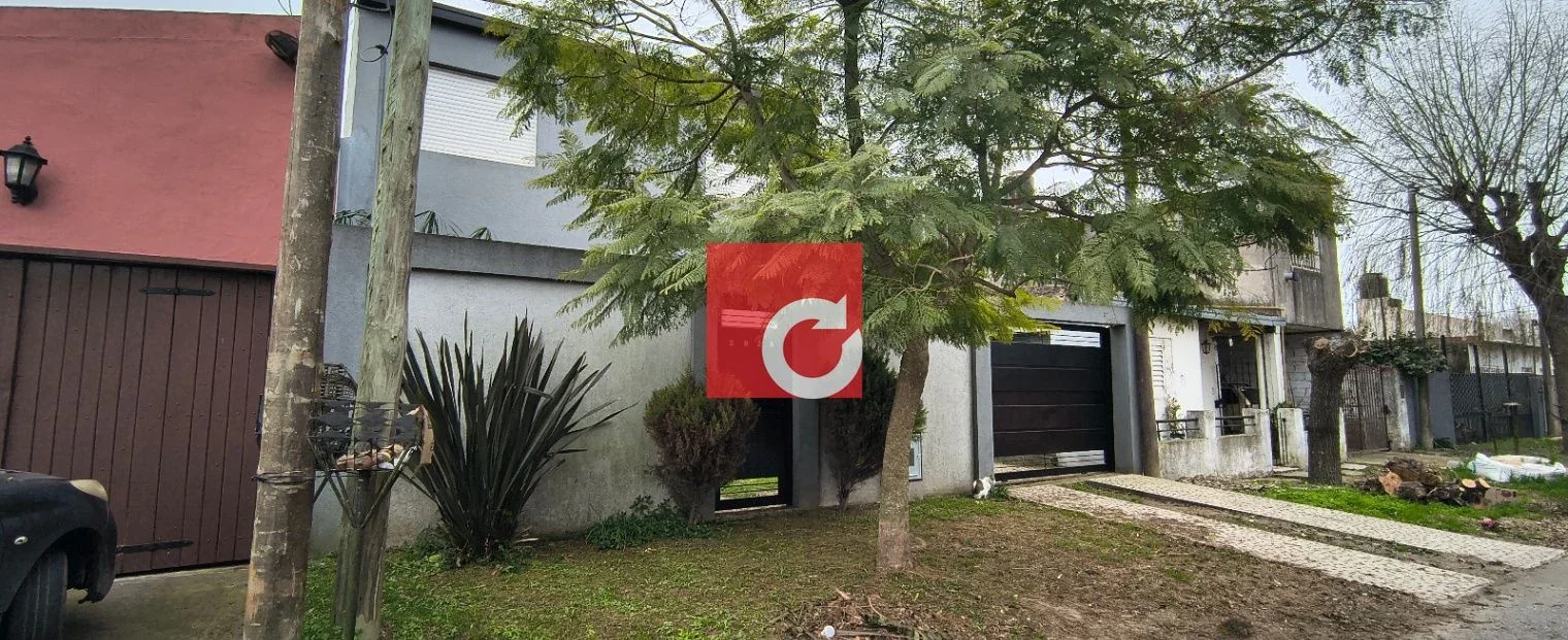 513 Bis E/ 23 y 24-Casa de 4 dormitorios, parque, quincho y cochera - Imagen 1