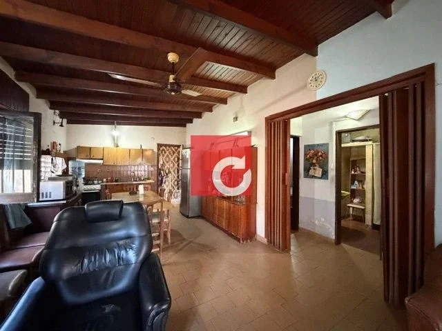 Venta de 2 Propiedades con 3 Dormitorios + cochera+ jardin Los Hornos - Imagen 5