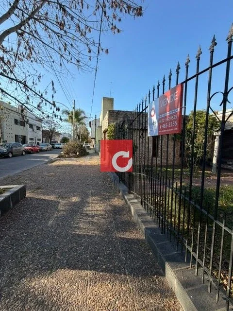 Venta de casa de 3 Dormitorios + cochera + jardín + piscina + quincho - Imagen 2