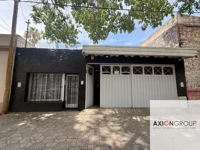 Casa en venta de 3 dormitorios c/ cochera en La Plata - Imagen 1