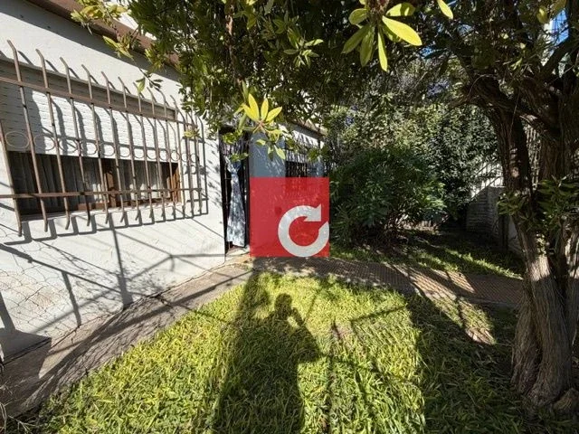 Venta de 2 Propiedades con 3 Dormitorios + cochera+ jardin Los Hornos - Imagen 3