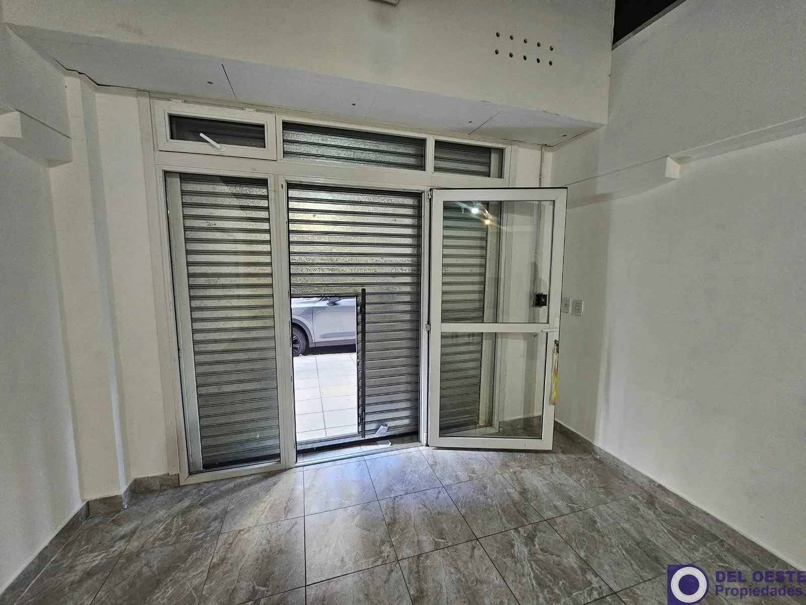 Local comercial en alquiler ubicado en Flores - Imagen 2