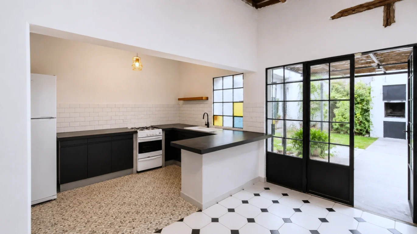 Casa en 1 Planta Capital | 4 Dormitorios, Piscina y Cochera Doble - Imagen 1