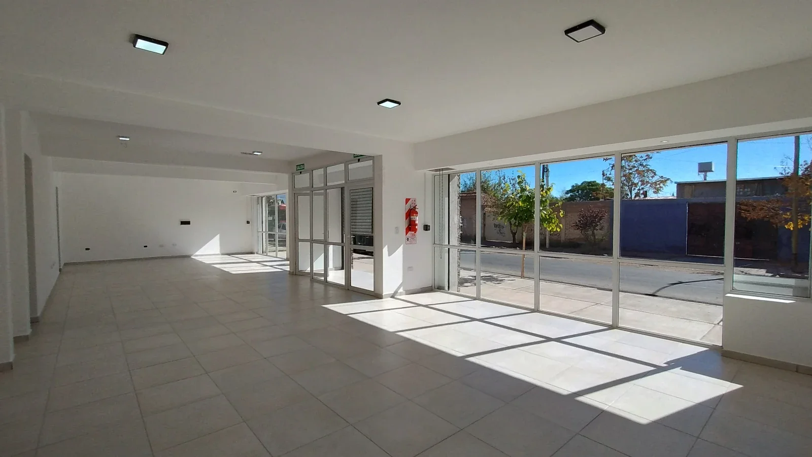 Local comercial en alquiler ubicado en Villa Nueva - Imagen 2