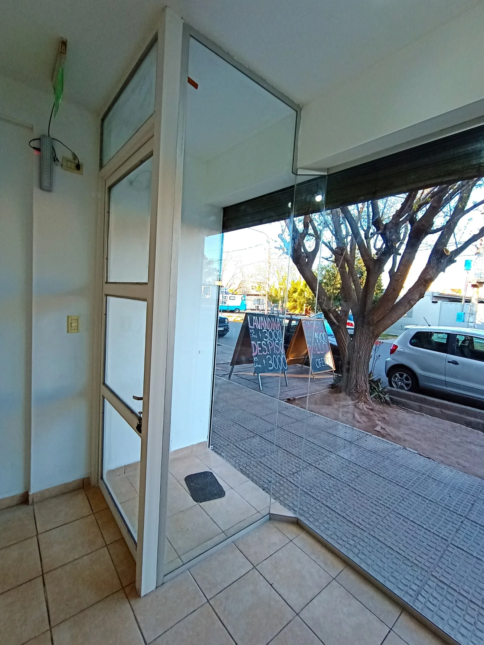 ALQUILO LOCAL COMERCIAL ADYACENTE AL NOVAMARKET - Imagen 3