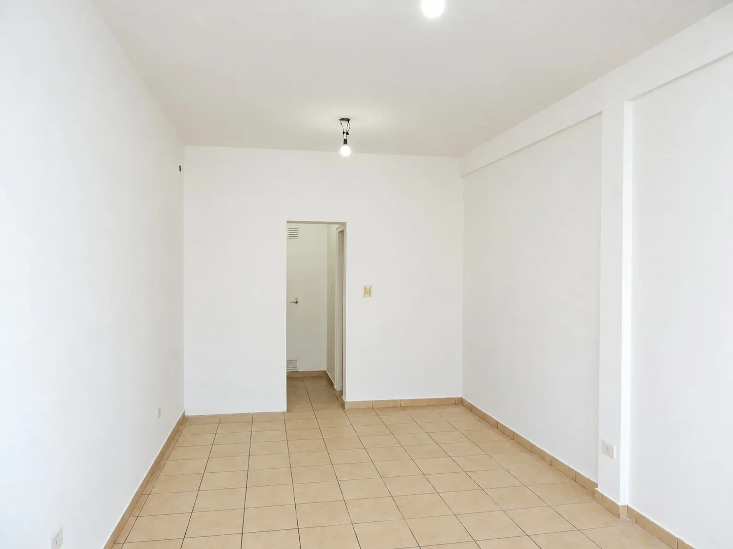 ALQUILO LOCAL COMERCIAL ADYACENTE AL NOVAMARKET - Imagen 4