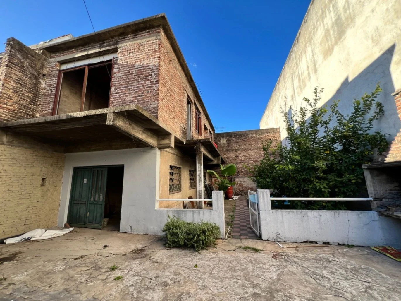 Casa en venta c/ cochera en Billinghurst - Imagen 3