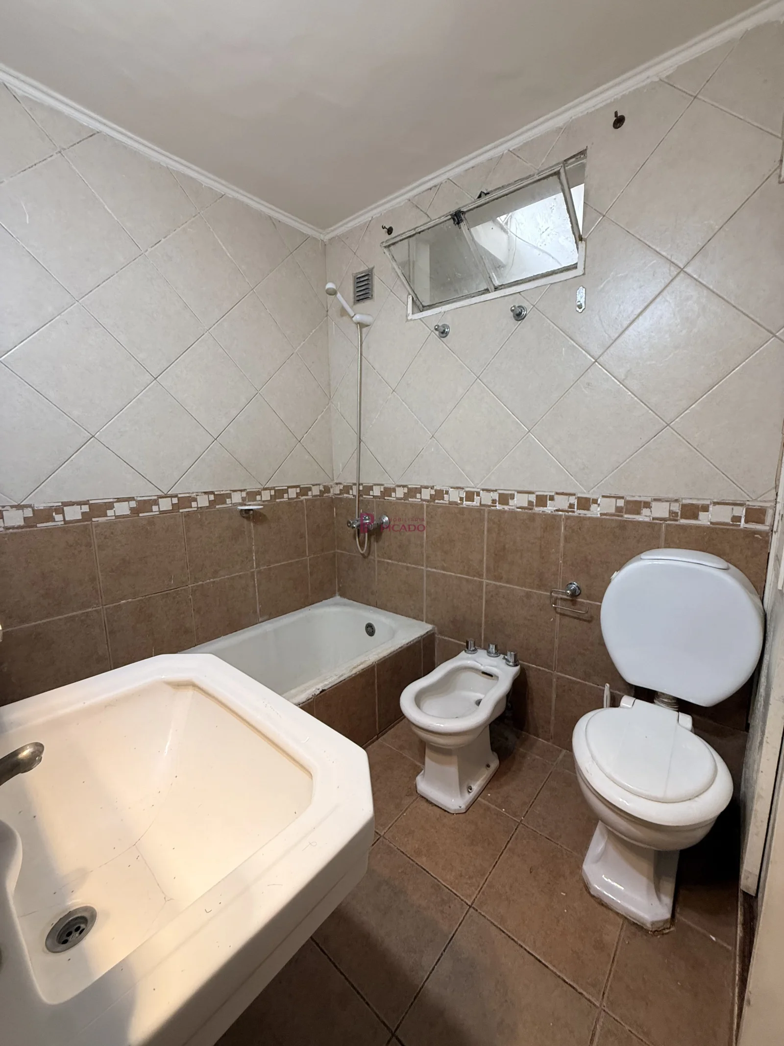 VENTA | Casa 2 Dorm. c/ cochera en Barrio Noroeste - Imagen 2