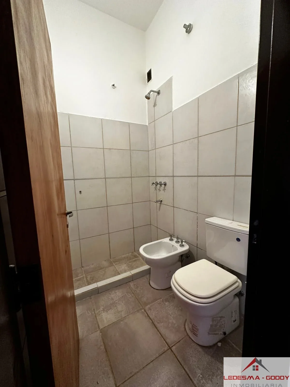 Departamento en alquiler de 2 dormitorios c/ cochera en Valle Hermoso - Imagen 4