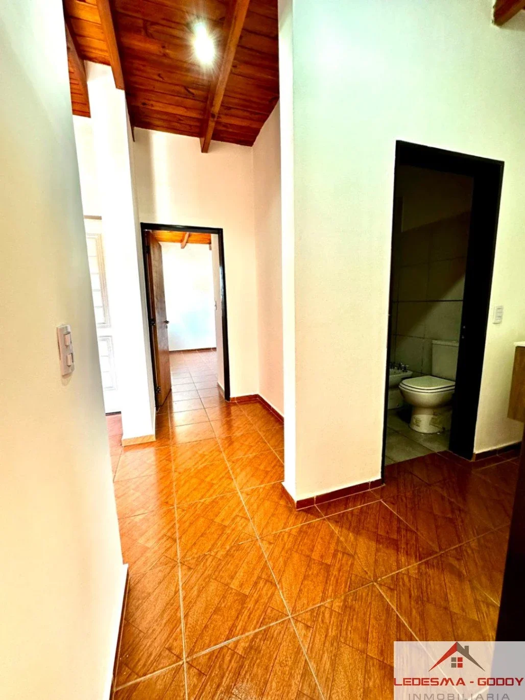 Departamento en alquiler de 2 dormitorios c/ cochera en Valle Hermoso - Imagen 3