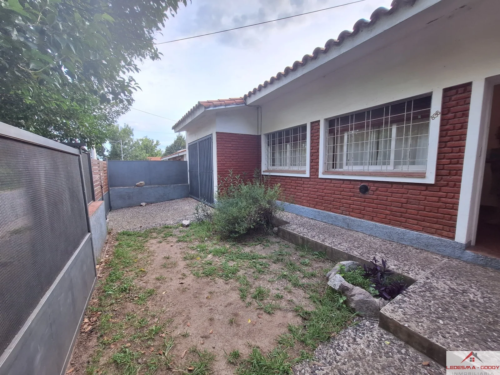 Casa en alquiler c/ cochera en La Falda - Imagen 2