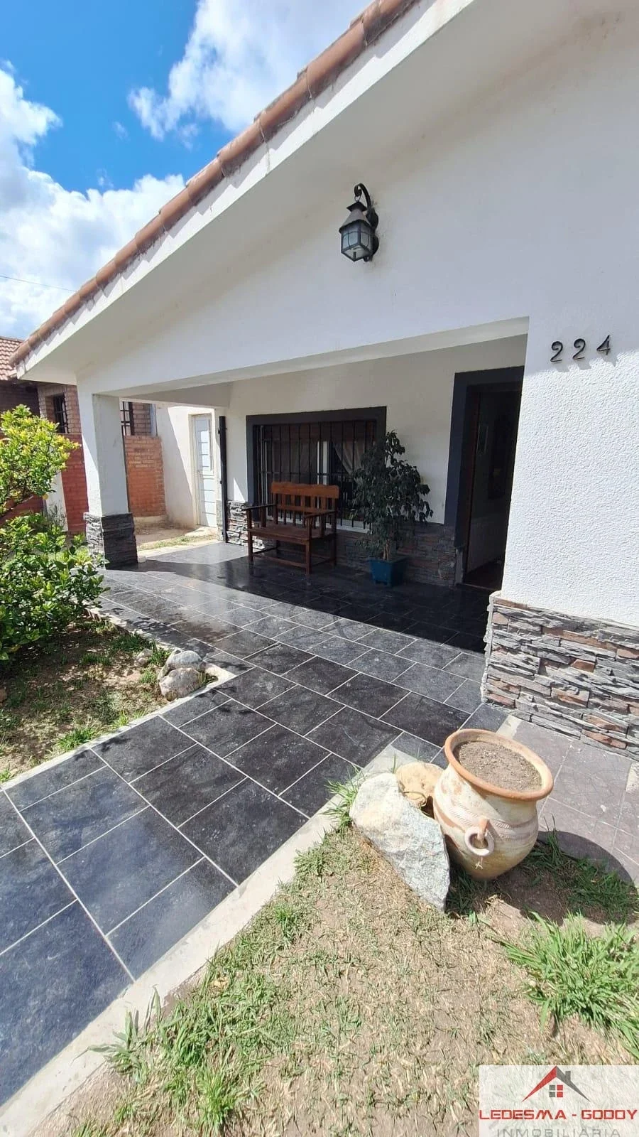 Casa en venta c/ cochera en La Falda - Imagen 2