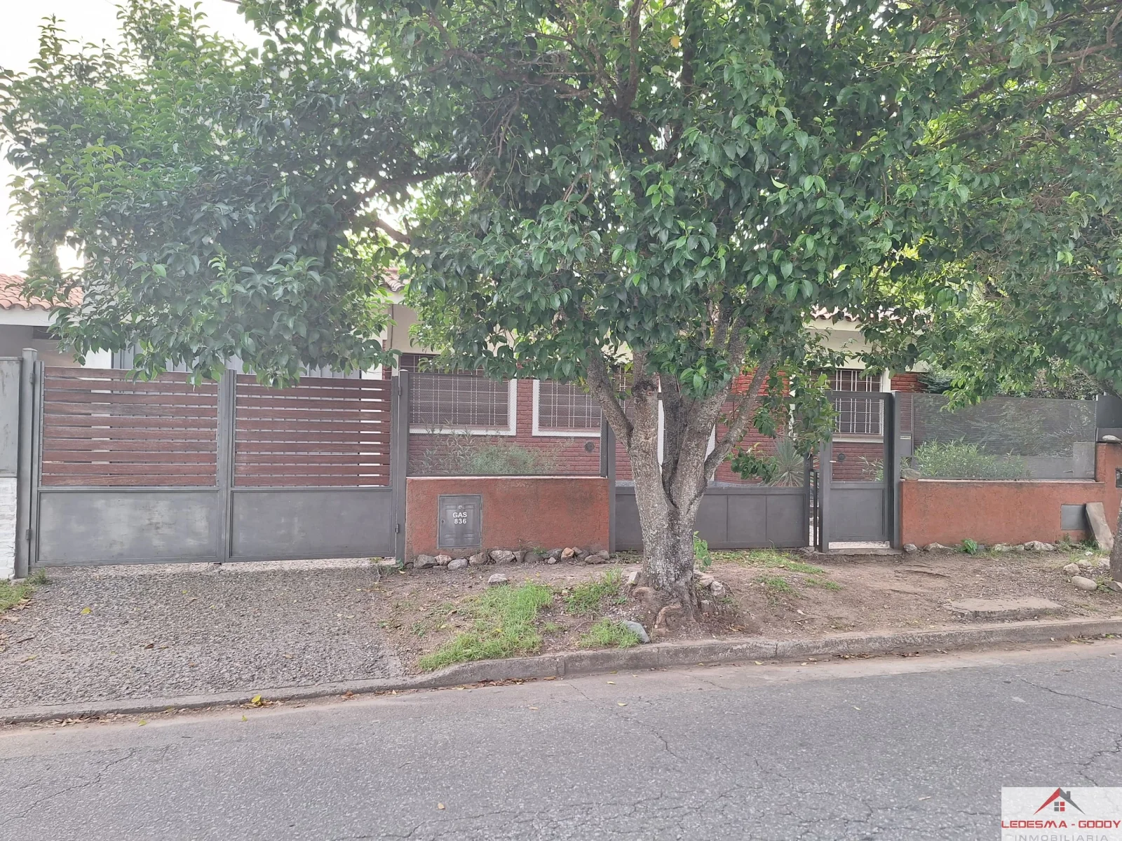 Casa en alquiler c/ cochera en La Falda - Imagen 1