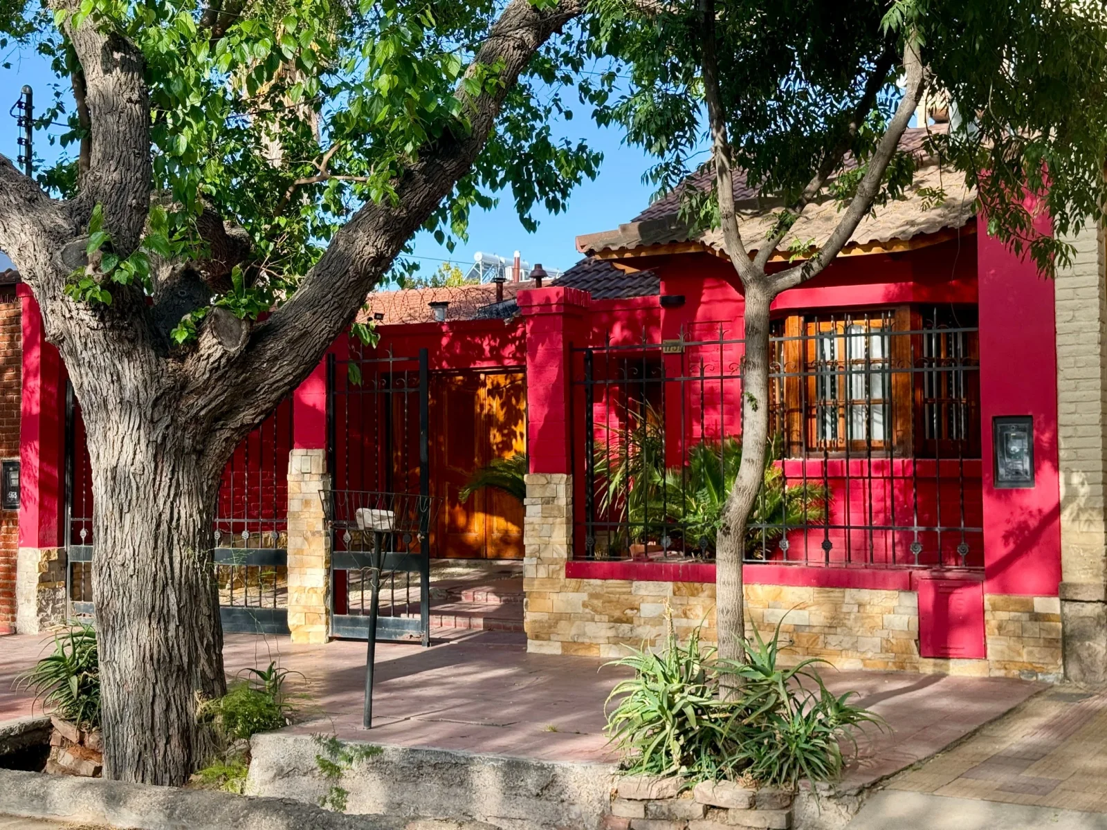 Casa 4 dormitorios · Lote 409 m² · Sexta Sección - Imagen 1