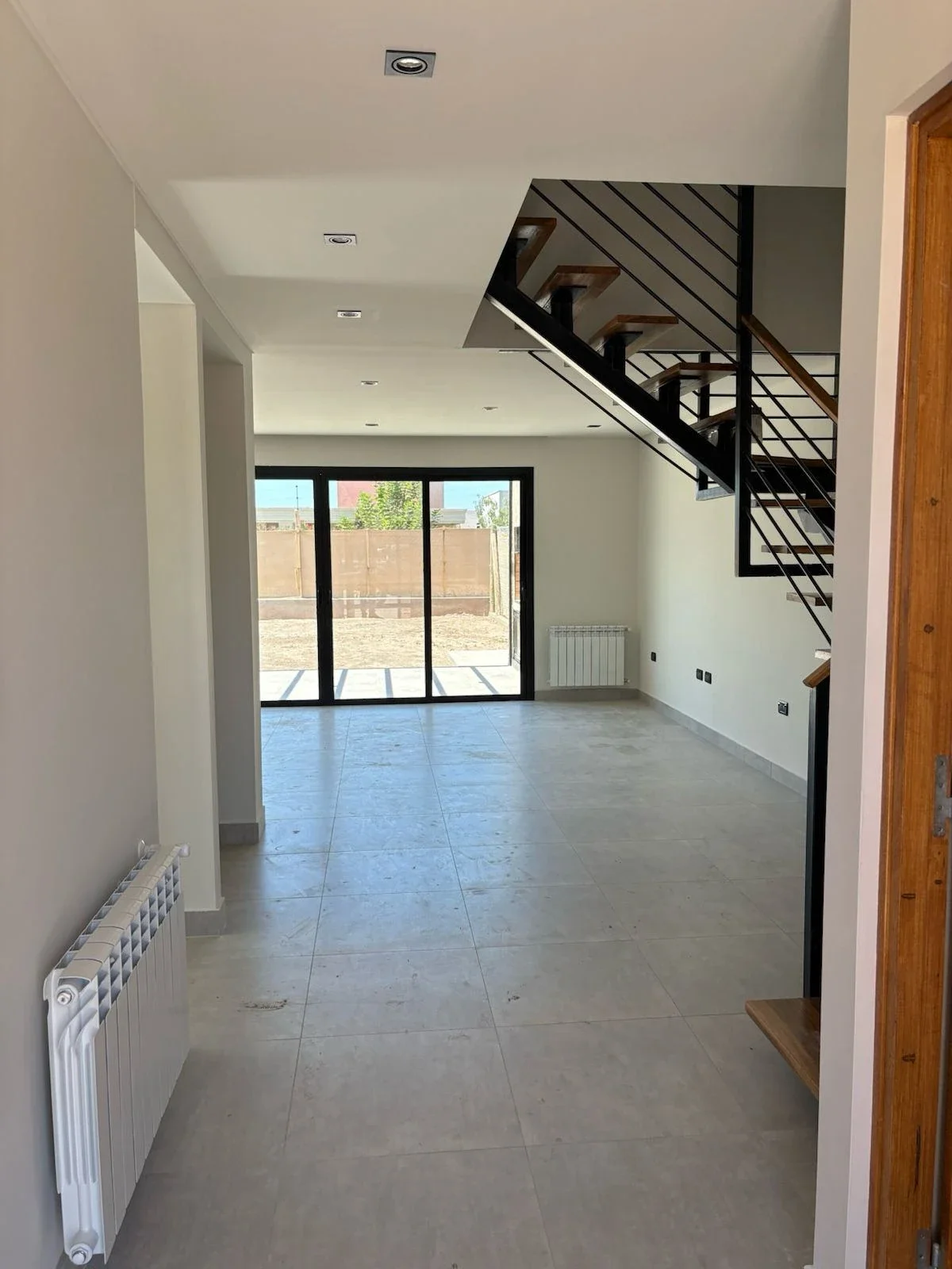 Dúplex en venta con tres habitaciones , cochera Barrio Estancia Bulnes - Imagen 1