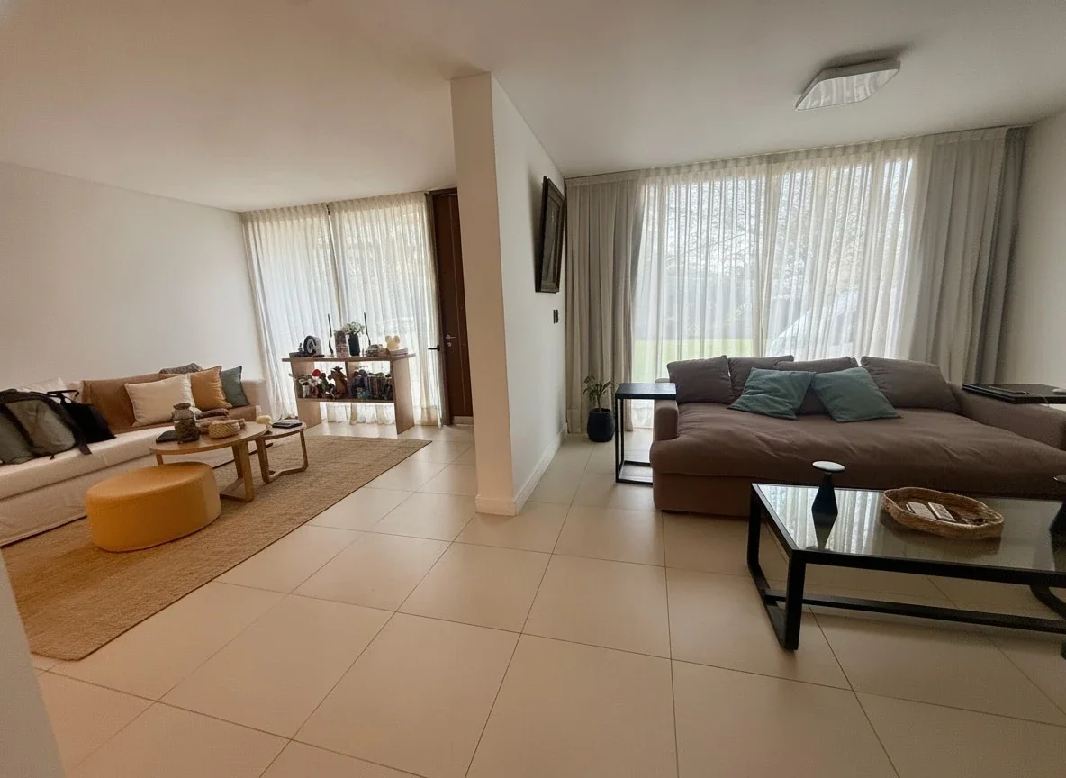 Dúplex 3 dormitorios con jardín en Barrio privado Dalvian - Imagen 5