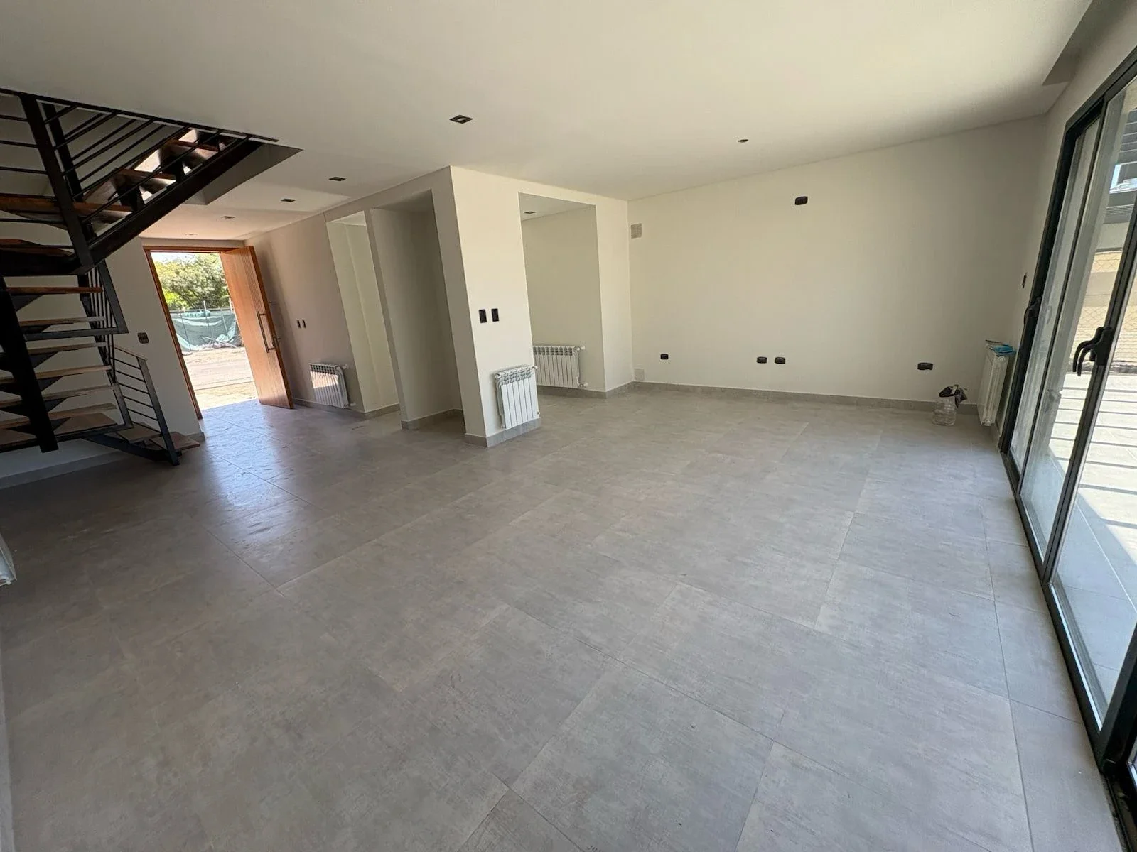 Dúplex en venta con tres habitaciones , cochera Barrio Estancia Bulnes - Imagen 2