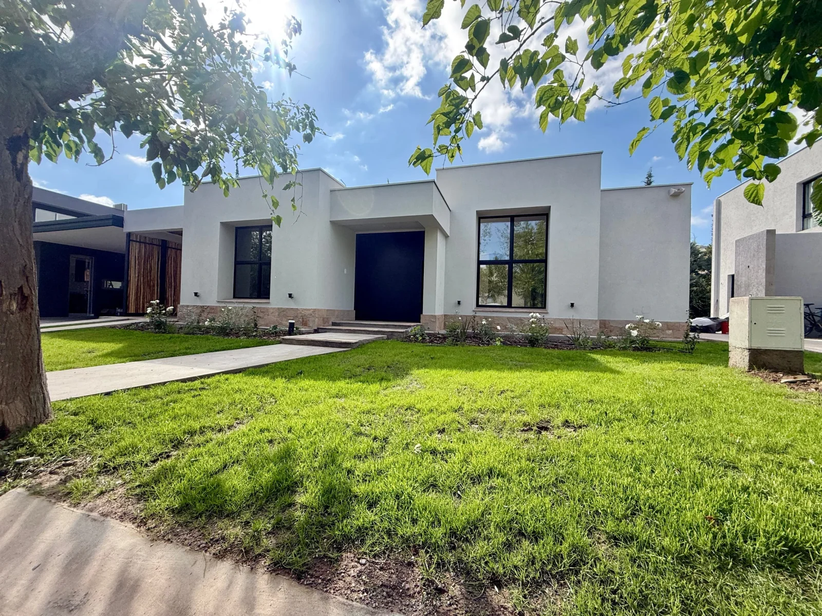 Casa en venta c/ cochera en Luján de Cuyo - Imagen 1