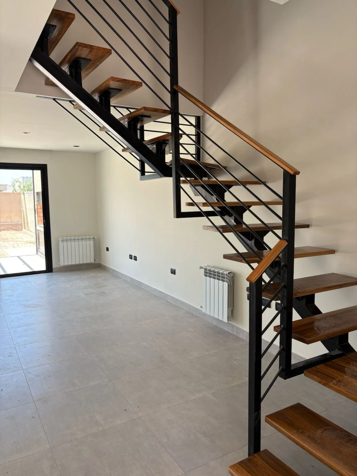Dúplex en venta con tres habitaciones , cochera Barrio Estancia Bulnes - Imagen 4