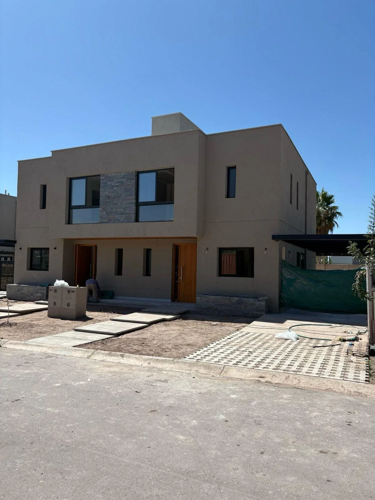 Dúplex en venta con tres habitaciones , cochera Barrio Estancia Bulnes - Imagen 3