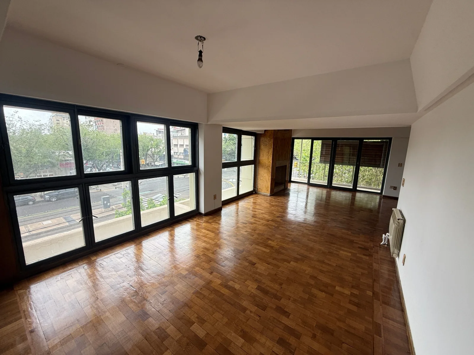 Oficina 220 m² · 5 ambientes, 2 con baño privado · Cochera · Emilio Civit - Imagen 2