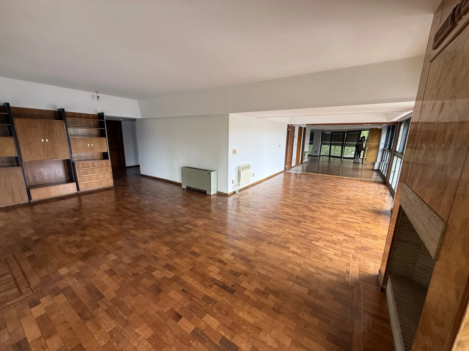 Oficina 220 m² · 5 ambientes, 2 con baño privado · Cochera · Emilio Civit - Imagen 1