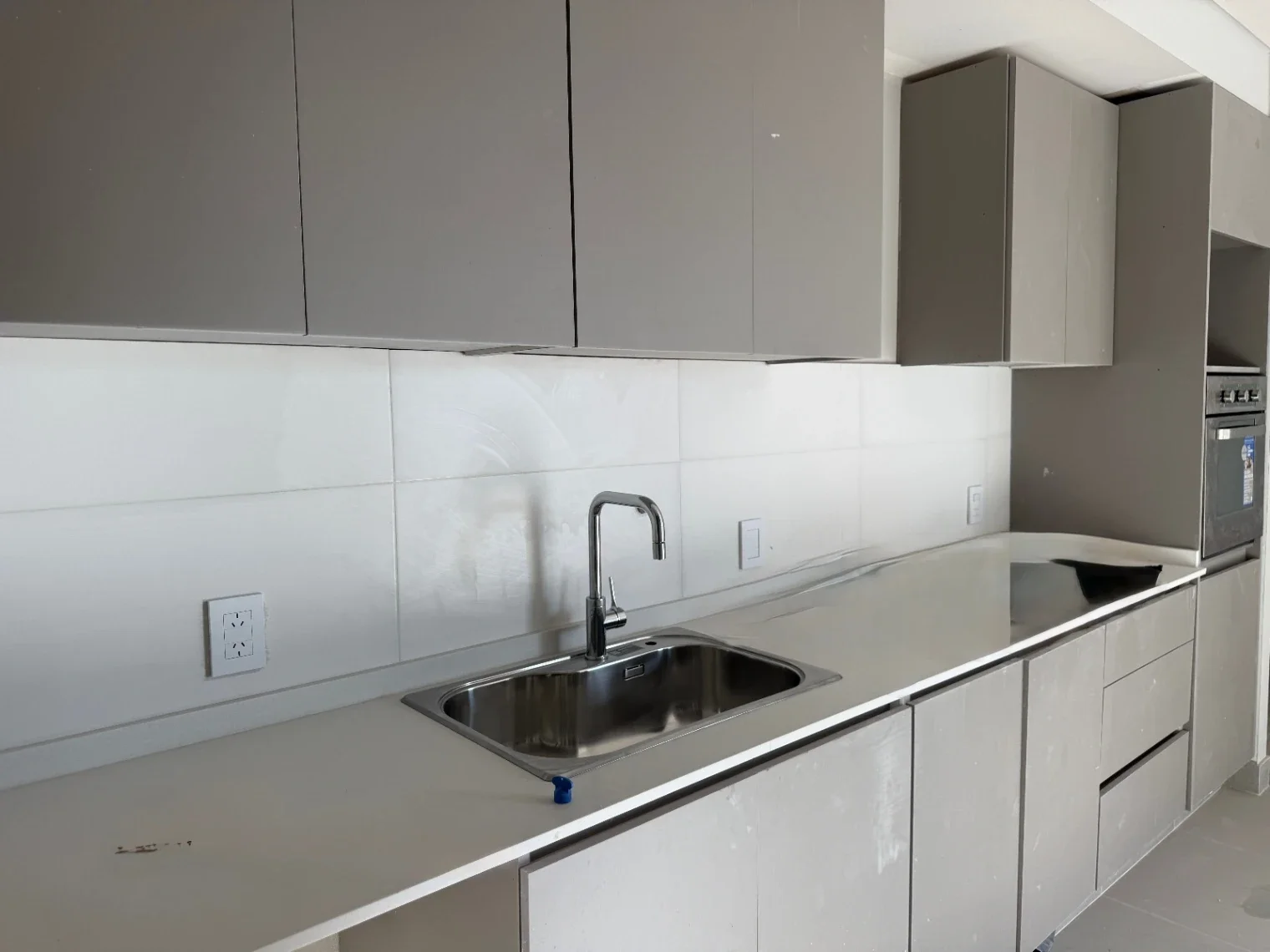 Casa en Venta a Estrenar 3 Dormitorios con Piscina Privada en Barrio La Bastilla - Imagen 5