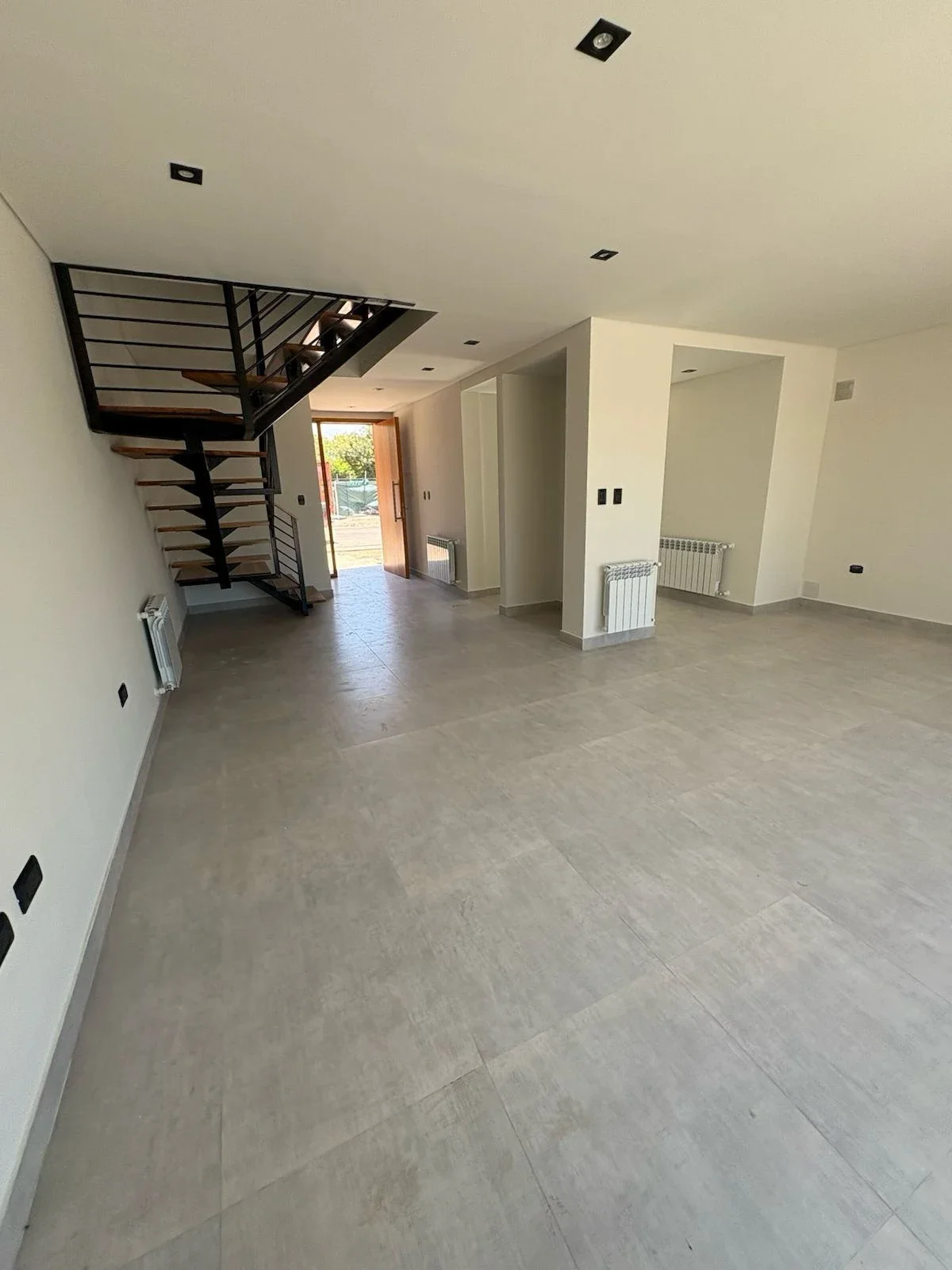 Dúplex en venta con tres habitaciones , cochera Barrio Estancia Bulnes - Imagen 5