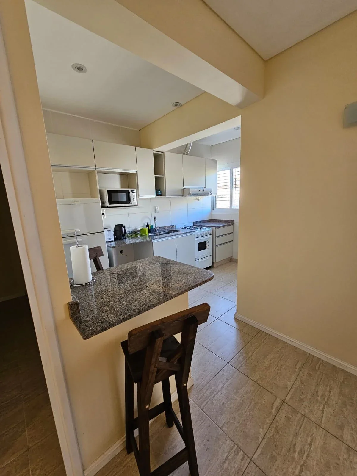 Alquiler  de Departamento amoblado ,2 habitaciones  c/ cochera en Guaymallén - Imagen 4