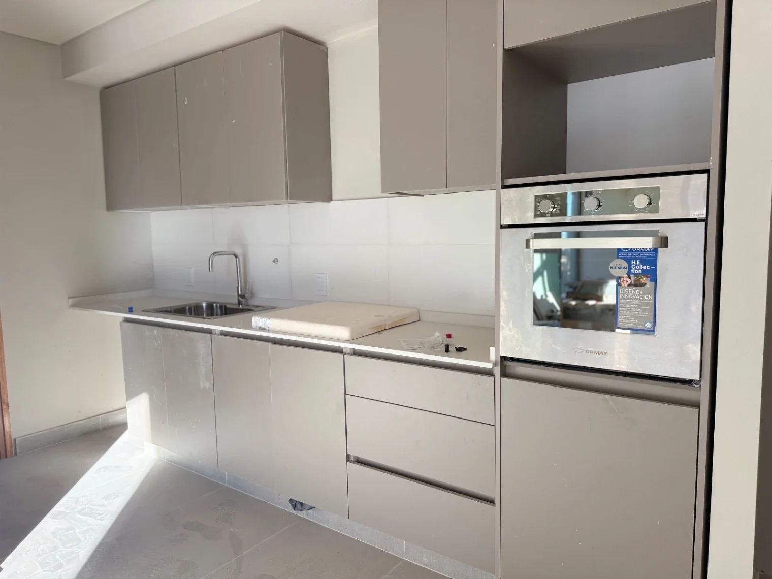Casa en Venta a Estrenar 3 Dormitorios con Piscina Privada en Barrio La Bastilla - Imagen 3