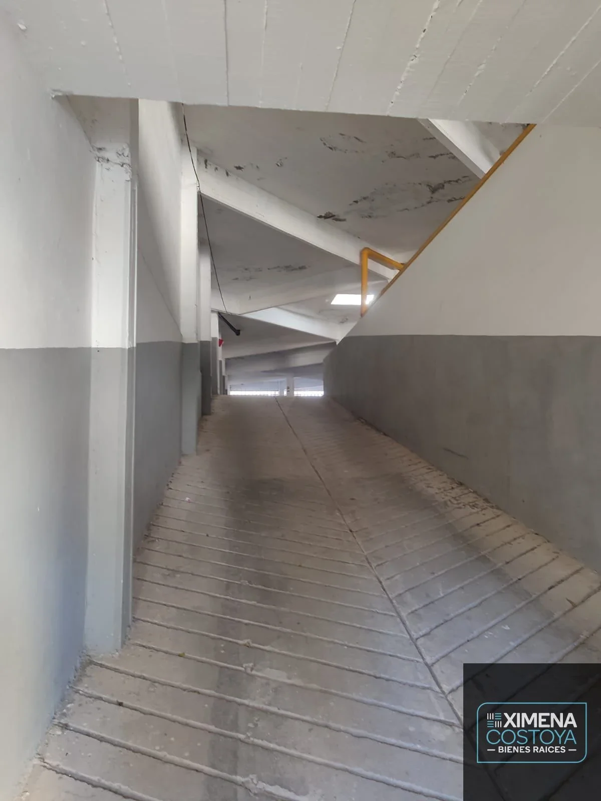 Cochera cubierta  en venta en San Bernardo - Imagen 2