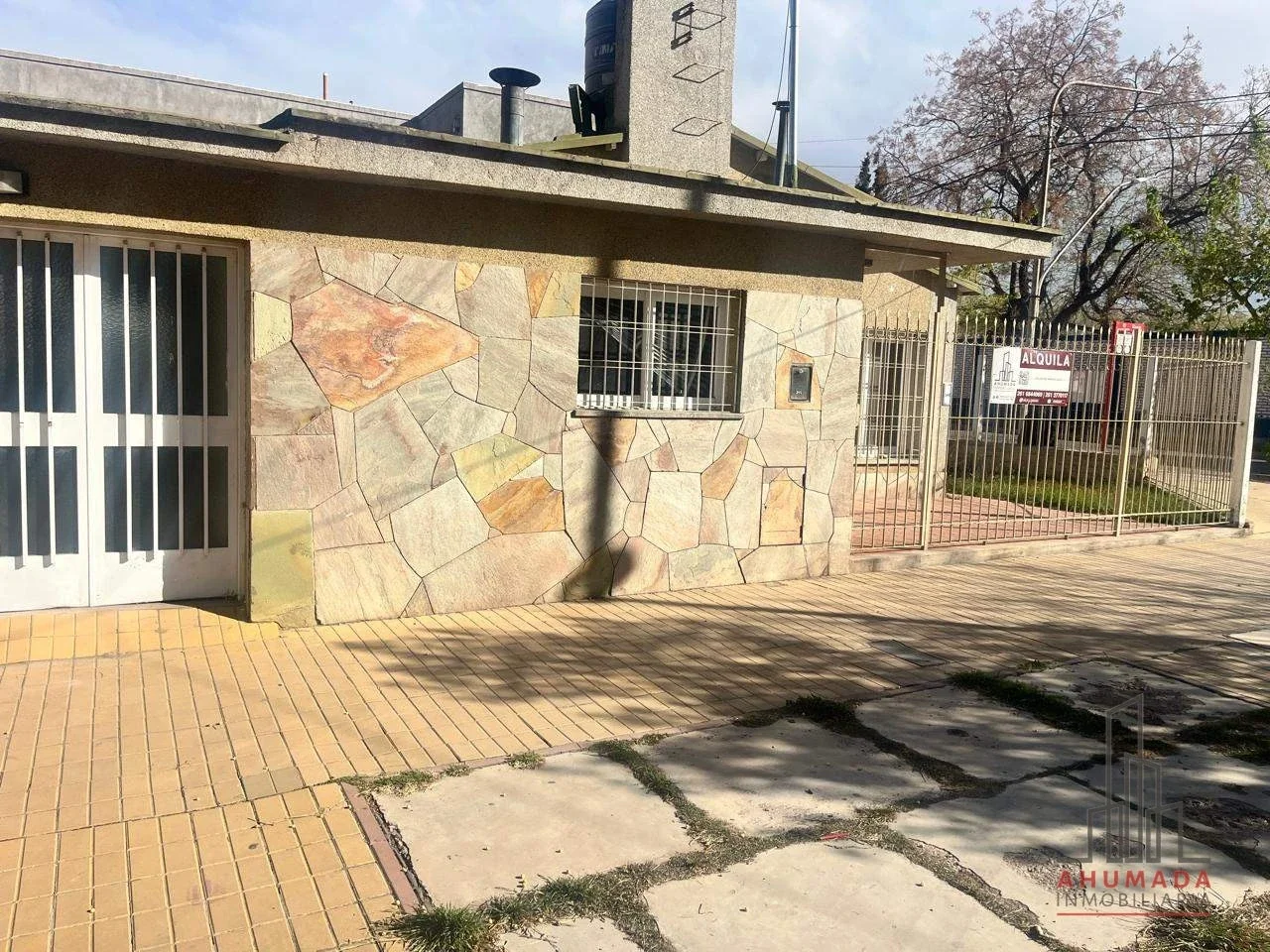 Casa esquina -Apta uso comercial en Sexta sección - Imagen 4