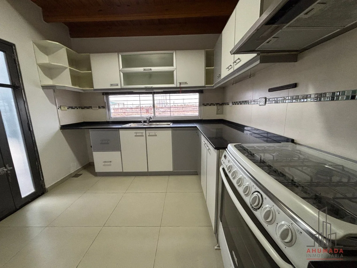 Casa en venta c/ cochera en Luzuriaga - Imagen 4