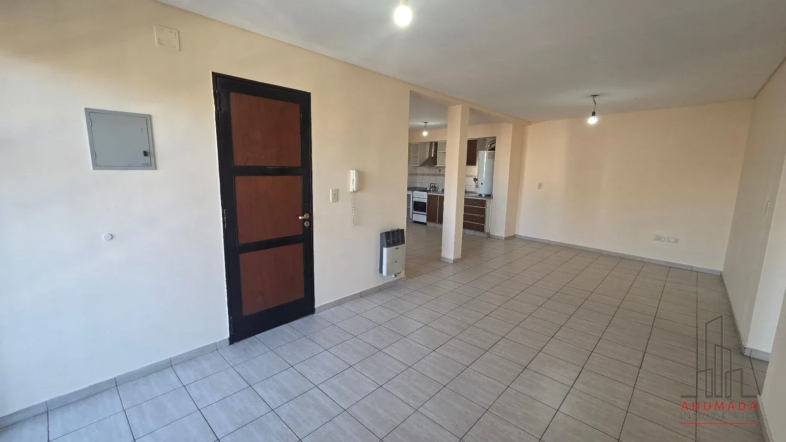 Departamento en alquiler de 2 dormitorios con cochera, en Godoy Cruz - Imagen 2