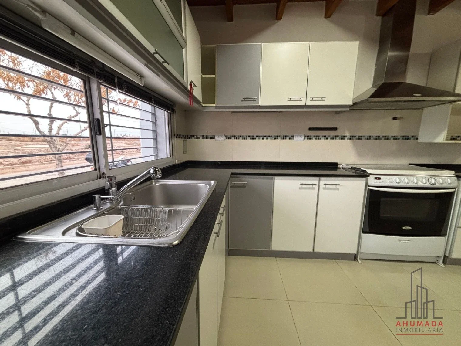 Casa en venta c/ cochera en Luzuriaga - Imagen 5