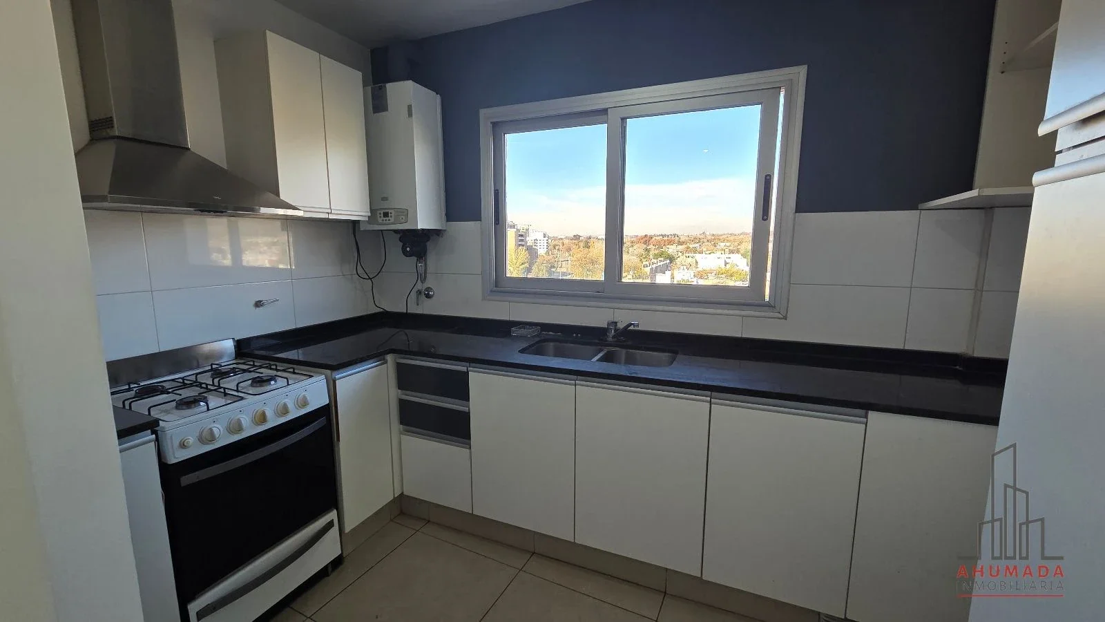 Departamento en venta de 2 dormitorios c/ cochera en Godoy Cruz - Imagen 2